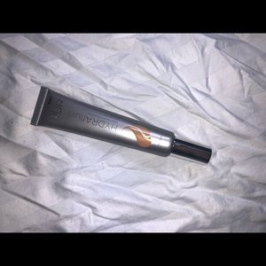 Pur foundation in the shade medium